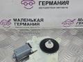 моторчик стеклоподъемника передний правый BMW 5 серия G30/G31 G30 2017, 2.0 л., B47 D20 A, дизель, АКПП, black sapphire metallic (475), седан, задний привод, правый руль, 51337455081, 7455081 - фото №2
