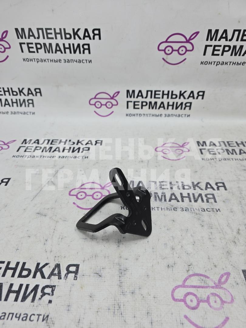 Ответная часть (скоба) замка капота Mercedes-Benz GLA-Класс X156 2014, 2.0 л., M 270.920, бензин, робот, белый calcite white (650u), хетчбэк 5 дв., полный привод, правый руль, A2468800360 - фото №1