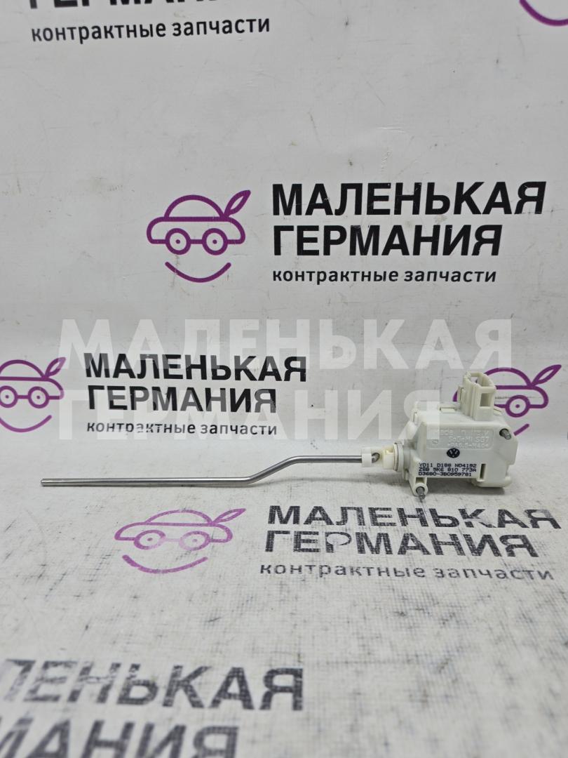 активатор замка крышки топливного бака Volkswagen Golf GTI 6 поколение 2011, 2.0 л., CCZB, бензин, робот, b4/b9a белый, хетчбэк 5 дв., передний привод, правый руль, 5K6810773A - фото №1