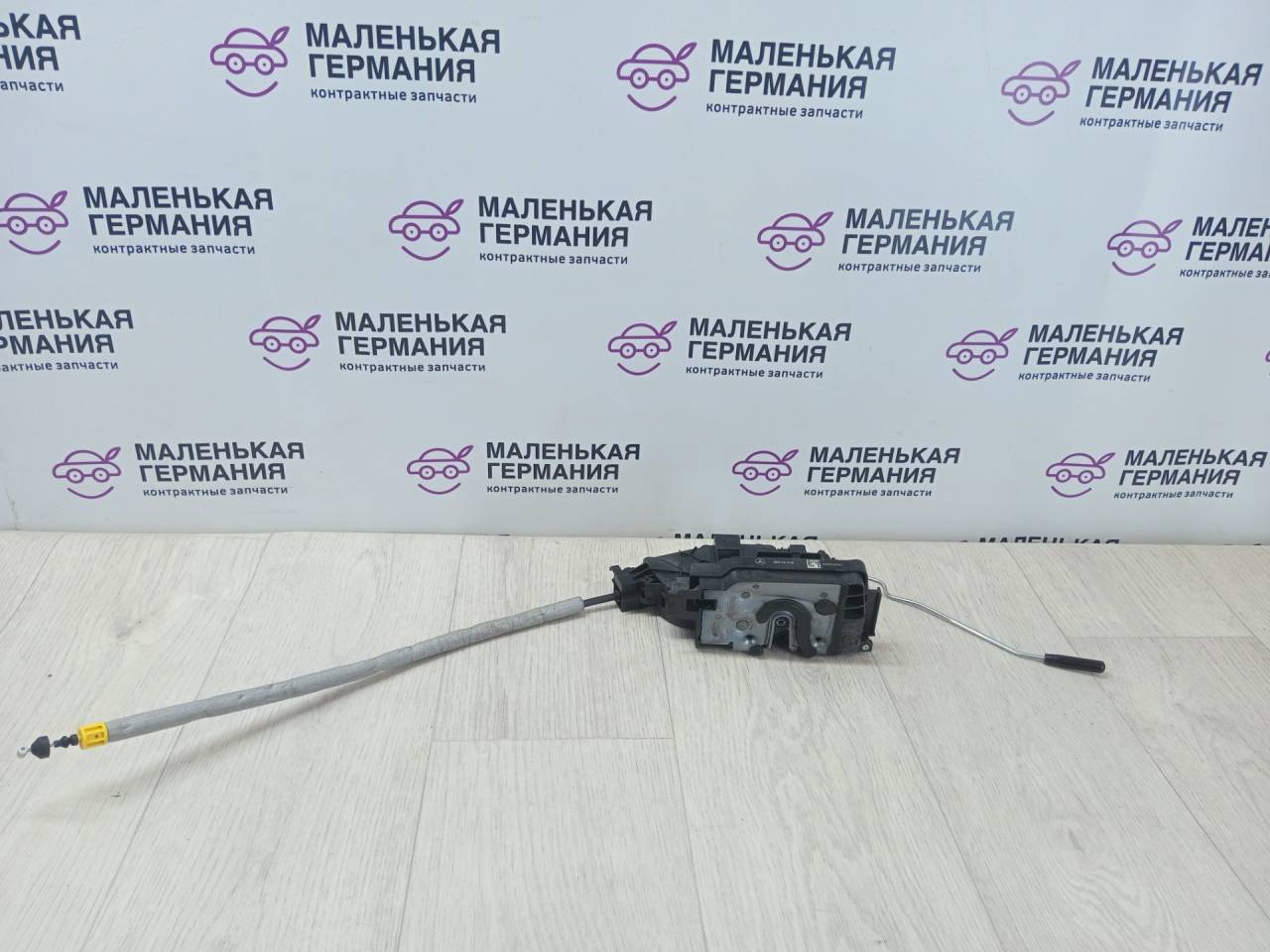 замок двери передней левой Mercedes-Benz C-Класс W205/S205/C205 2014, 2.0 л., M 274.920, бензин, АКПП, белый, седан, задний привод, правый руль, A0997206501, A2220063999 - фото №1