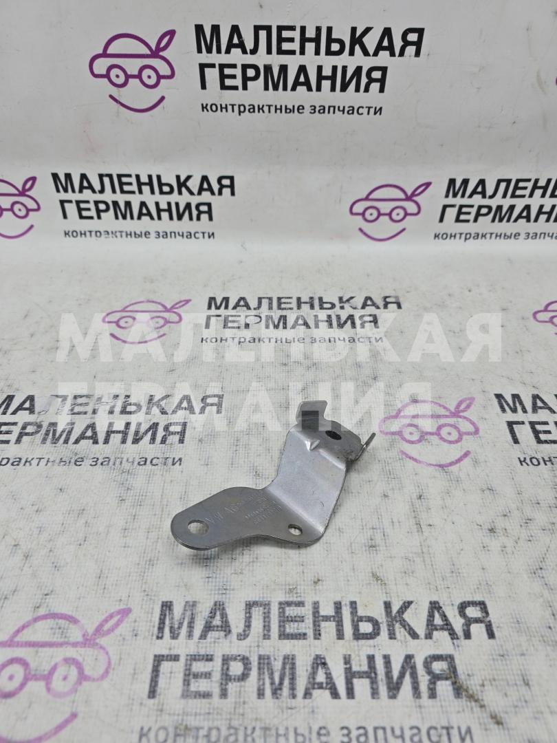 кронштейн сигнала Volkswagen Golf GTI 6 поколение 2011, 2.0 л., CCZB, бензин, робот, b4/b9a белый, хетчбэк 5 дв., передний привод, правый руль, 1K0951182G - фото №1