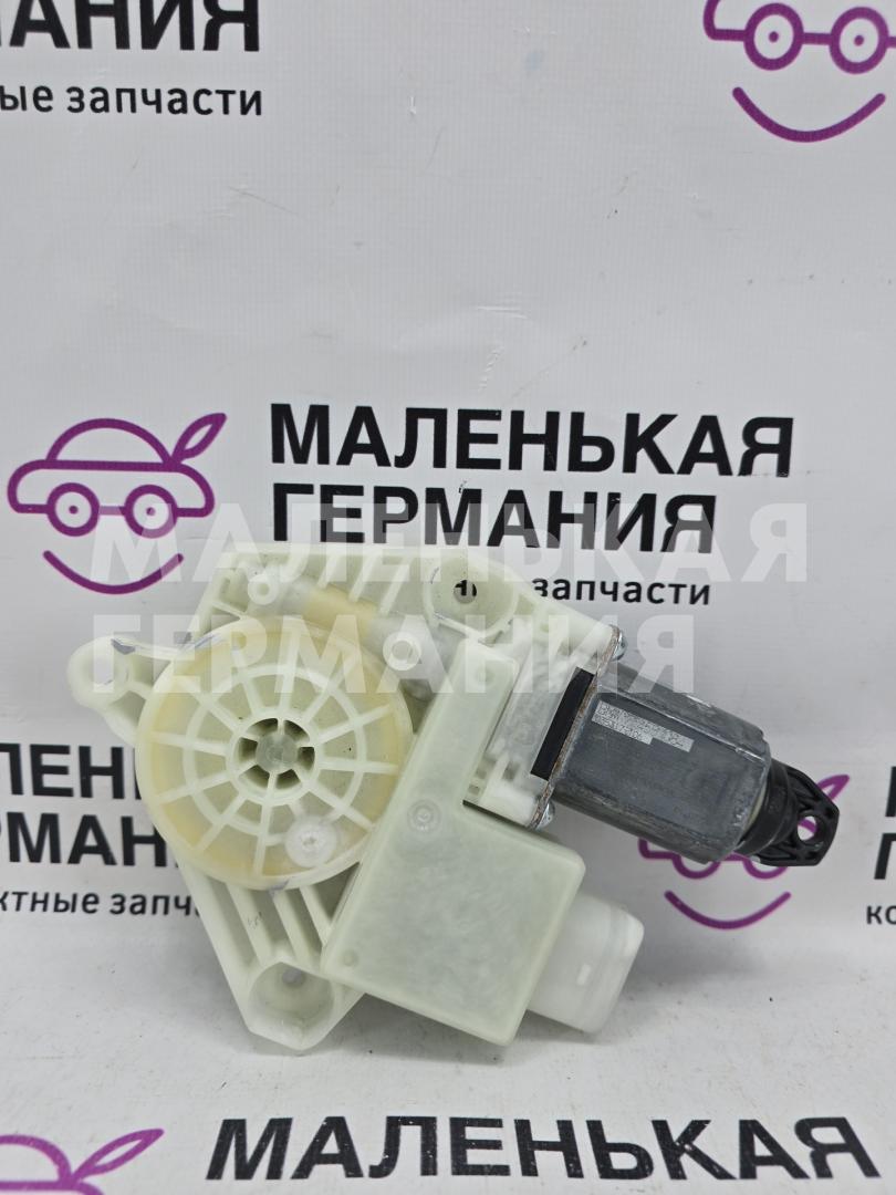 моторчик стеклоподъемника задний правый BMW 5 серия G30/G31 G30 2019, 4.4 л., N63 B44 C, бензин, АКПП, carbonschwarz metallic (416), седан, полный привод, 7455084, 51357455084 - фото №1