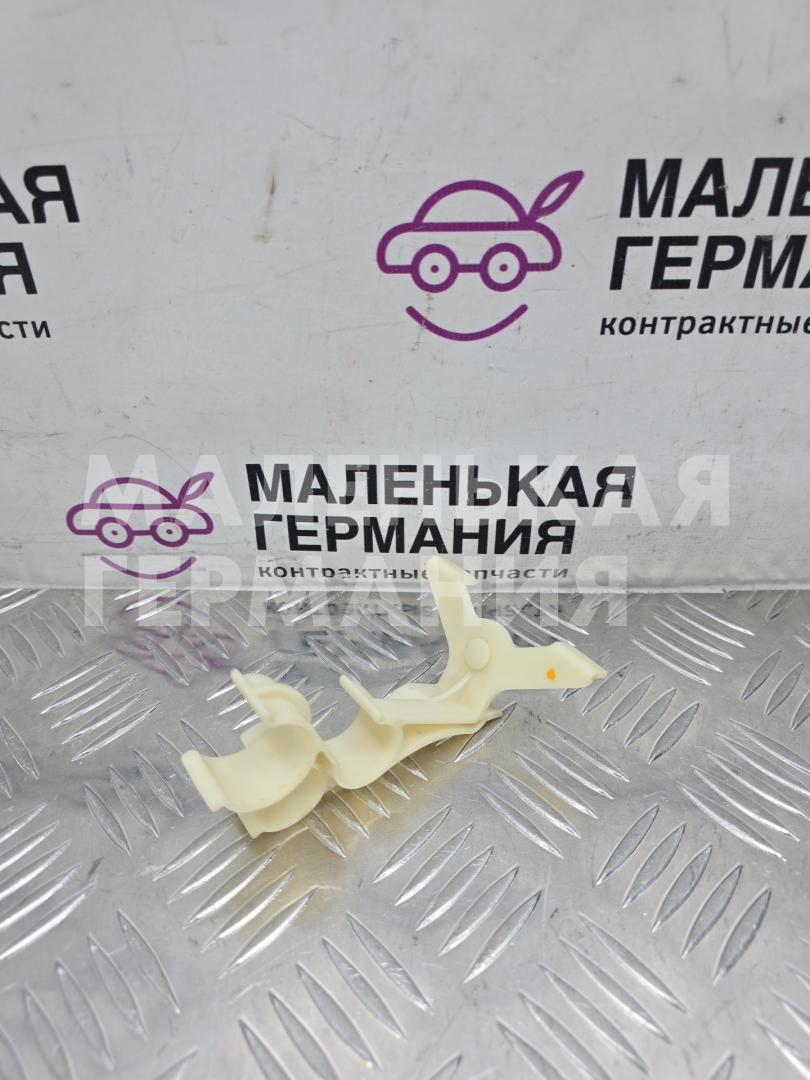 кронштейн (крепление) BMW 5 серия G30/G31 G30 2018, 2.0 л., B48 B20 A, бензин, АКПП, черный 475, седан, задний привод, правый руль, 8670903 - фото №1
