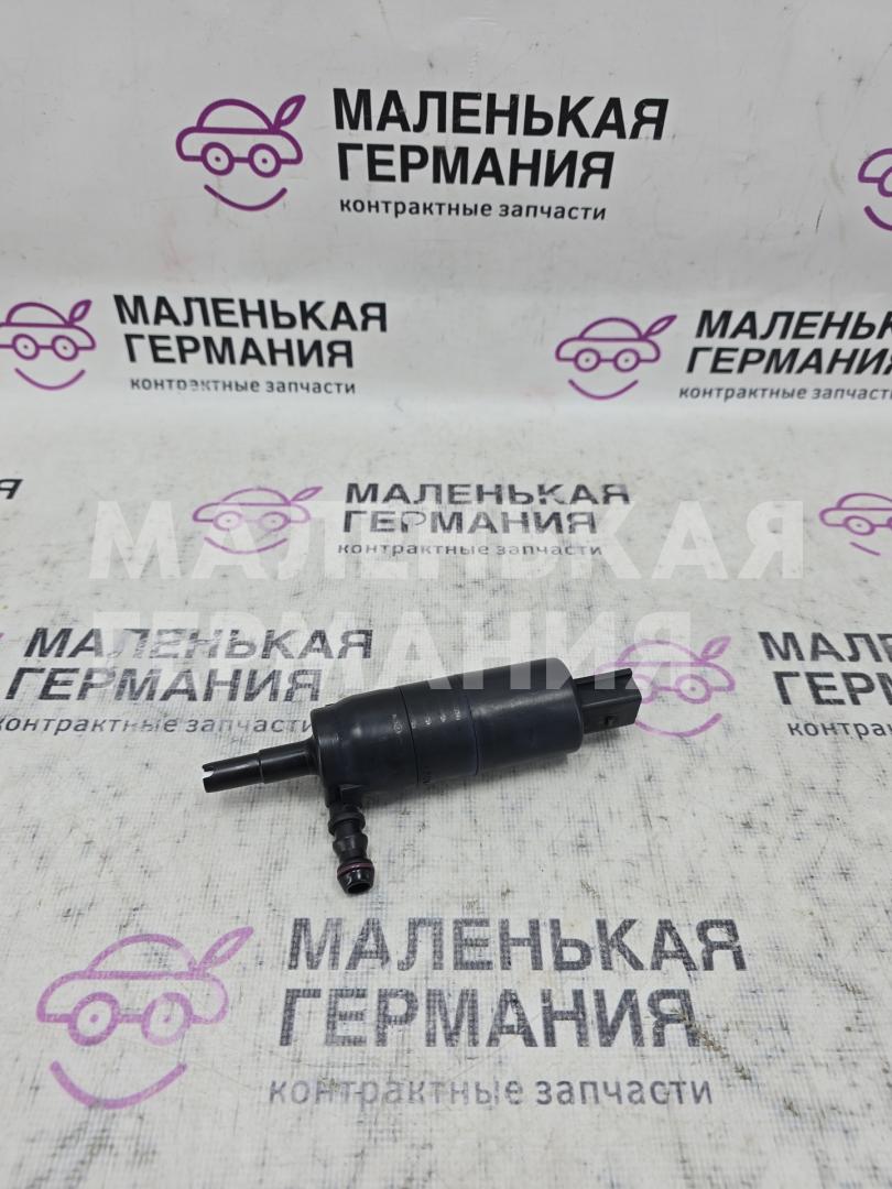 насос (моторчик) омывателя фар Volkswagen Golf GTI 6 поколение 2011, 2.0 л., CCZB, бензин, робот, b4/b9a белый, хетчбэк 5 дв., передний привод, правый руль, 3B7955681 - фото №1