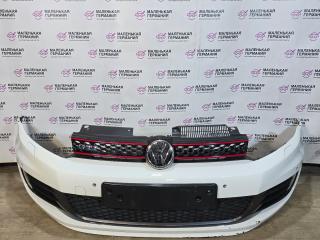 бампер передний Volkswagen Golf GTI 6 поколение 2011, 2.0 л., CCZB, бензин, робот, b4/b9a белый, хетчбэк 5 дв., передний привод, правый руль, 5K0807217CD, 5K0807221T, 5K0607261, 5K0807262, 5K0941699C, 5K0941700C, 5K0853677C, 5K0955978A, 5K0955970, 5K0853651AK