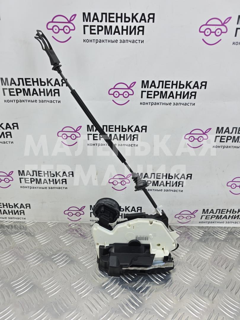 замок двери задней правой Volkswagen Golf GTI 6 поколение 2011, 2.0 л., CCZB, бензин, робот, b4/b9a белый, хетчбэк 5 дв., передний привод, правый руль, 5K2837016D, 5K4839016 - фото №1