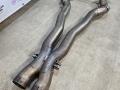 глушитель BMW M5 F10 2012, 4.4 л., S63 B44 B, бензин, робот, 300 alpinweiss 3, седан, задний привод, правый руль, 2203247, 2203248, 7585358, 2215118, 1224500042 - фото №27