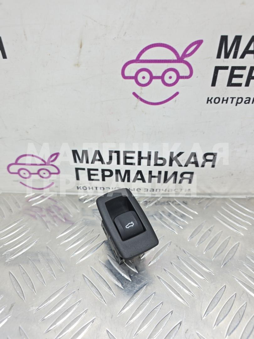 кнопка открытия багажника BMW 5 серия G30/G31 G30 2017, 2.0 л., B47 D20 A, дизель, АКПП, black sapphire metallic (475), седан, задний привод, правый руль, 61319327029, 9327029, 3176963 - фото №1