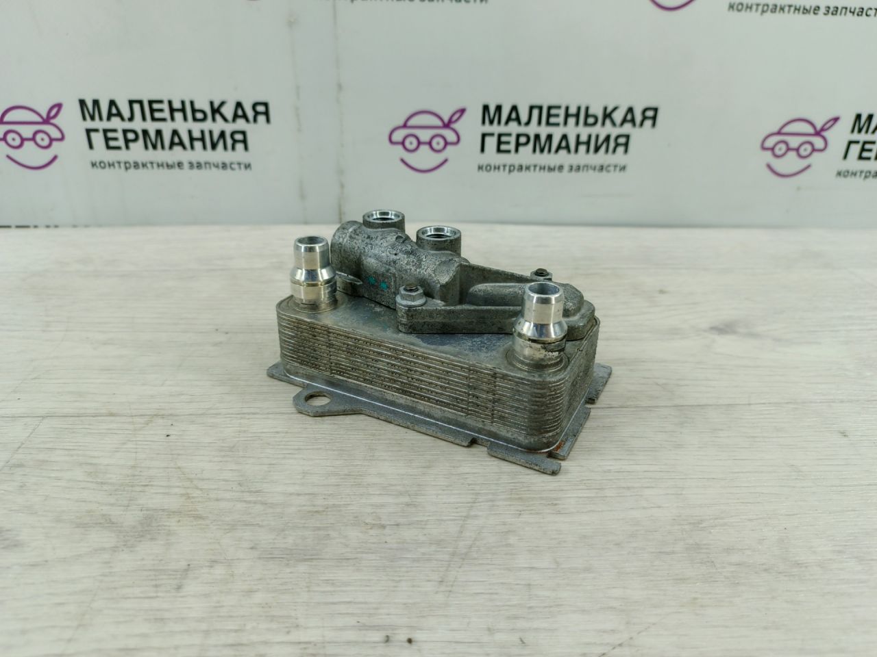 радиатор масляный Mercedes-Benz C-Класс W205/S205/C205 2014, 2.0 л., M 274.920, бензин, АКПП, белый, седан, задний привод, правый руль, A0995001900 - фото №1