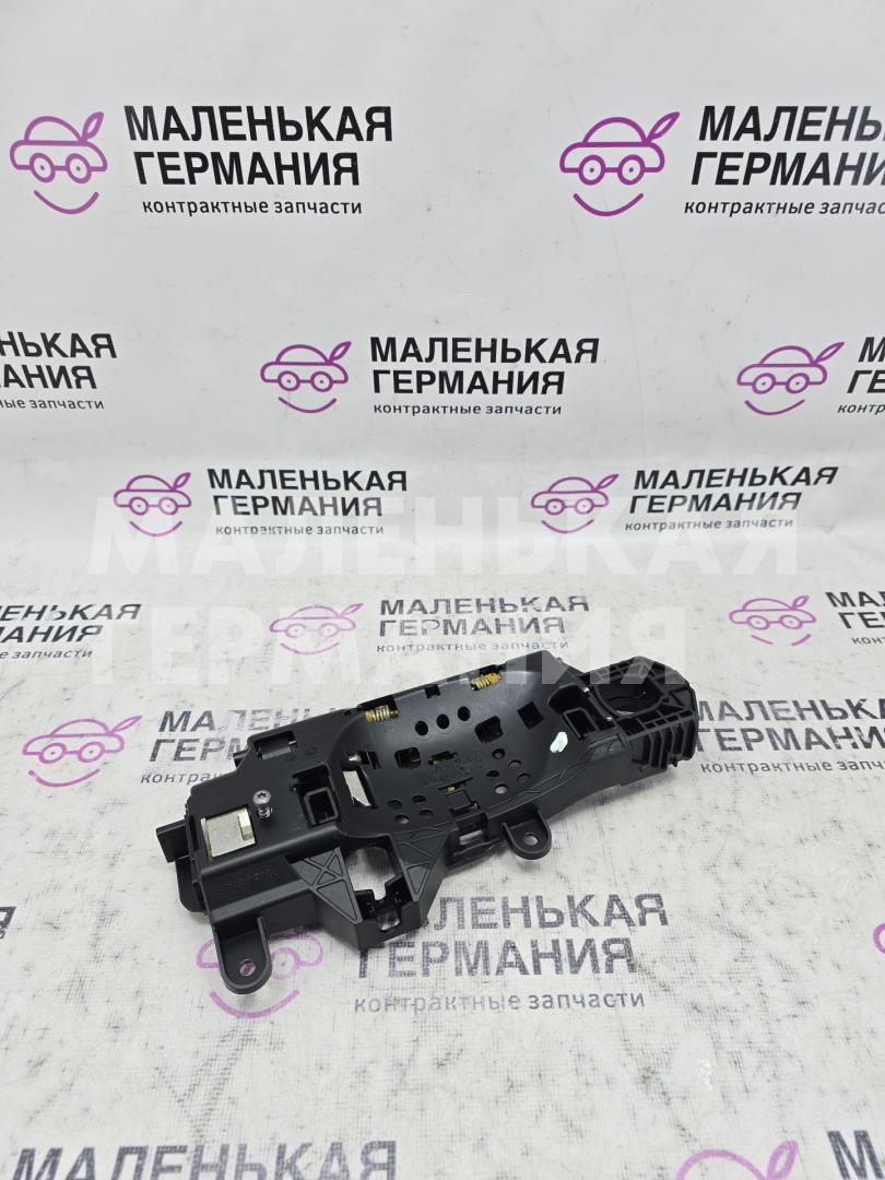 скелет ручки двери передней левой Audi A5 F5 2018, 2.0 л., CVKB, бензин, АКПП, белый металлик 2y / s9r, хетчбэк 5 дв., правый руль, 8W01837811A - фото №1