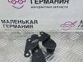 кронштейн (крепление) Volkswagen Passat CC 1 поколение [рестайлинг] 2013, 2.0 л., CCZB, бензин, робот, z2/h5x синий металлик, седан, передний привод, правый руль, 3AA614235 - фото №2