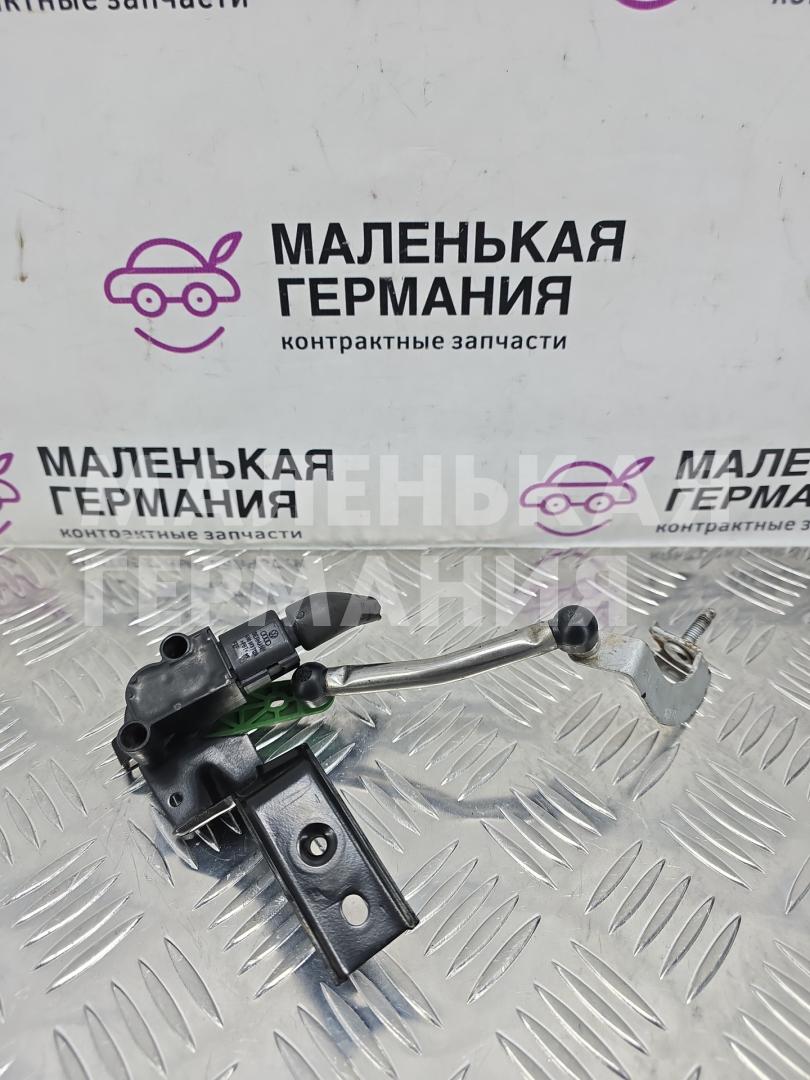 датчик дорожного просвета задний Volkswagen Passat B8 2015, 1.8 л., CJSA, бензин, робот, 2t/c9x чёрный перламутр, седан, правый руль, 5Q0907503, 4H0973712, 3Q0412521 - фото №1