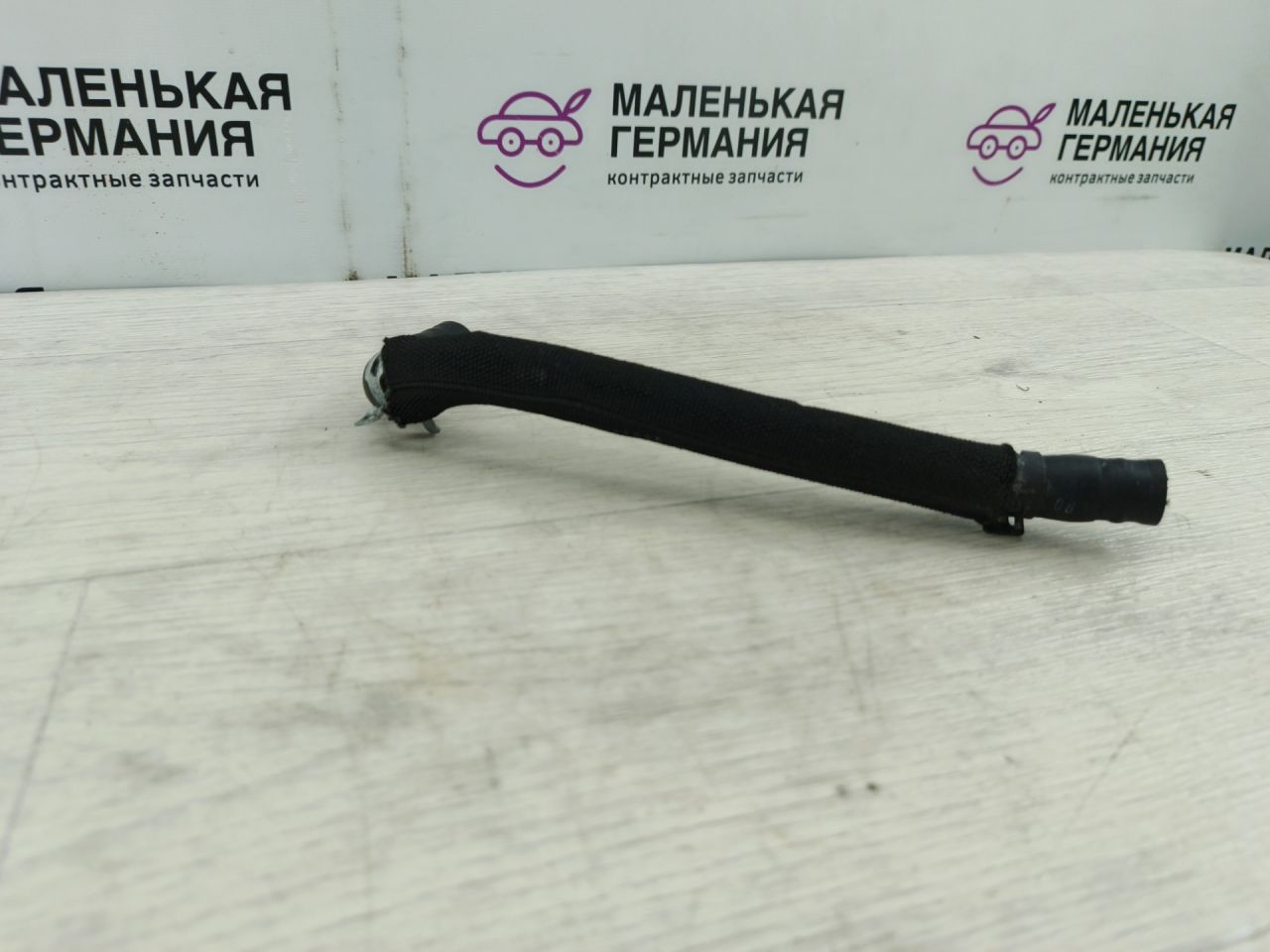 патрубок радиатора Mercedes-Benz C-Класс W205/S205/C205 2014, 2.0 л., M 274.920, бензин, АКПП, белый, седан, задний привод, правый руль, A2742010392 - фото №1