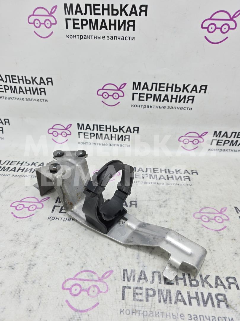 Кронштейн дополнительного насоса ОЖ BMW M5 F10 2012, 4.4 л., S63 B44 B, бензин, робот, 300 alpinweiss 3, седан, задний привод, правый руль, 17117576278, 17122284293, 17127845078, 2284293, 7845078, 7576278 - фото №1