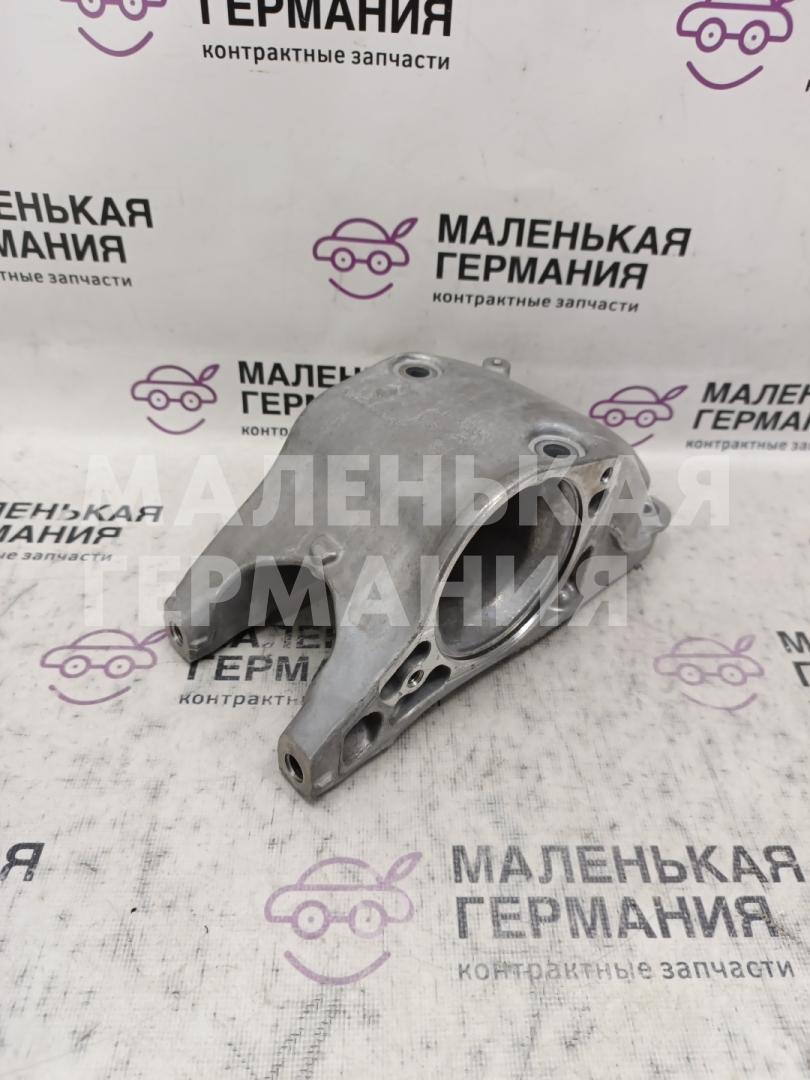 кронштейн двигателя Mercedes-Benz GLA-Класс X156 2014, 2.0 л., M 270.920, бензин, робот, белый calcite white (650u), хетчбэк 5 дв., полный привод, правый руль, A2702230138 - фото №1