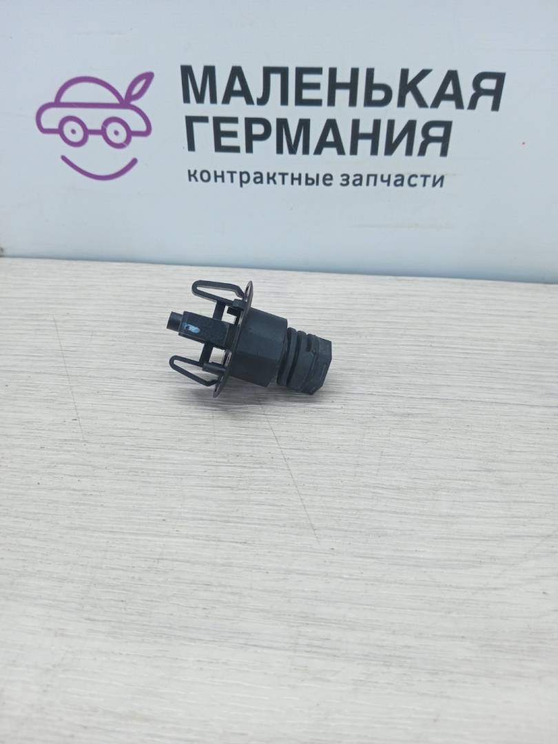 отбойник капота BMW 6 серия F06/F12/F13 2013, 4.4 л., N63 B44 B, бензин, black sapphire metallic (475), 51767183752, 7183752 - фото №1