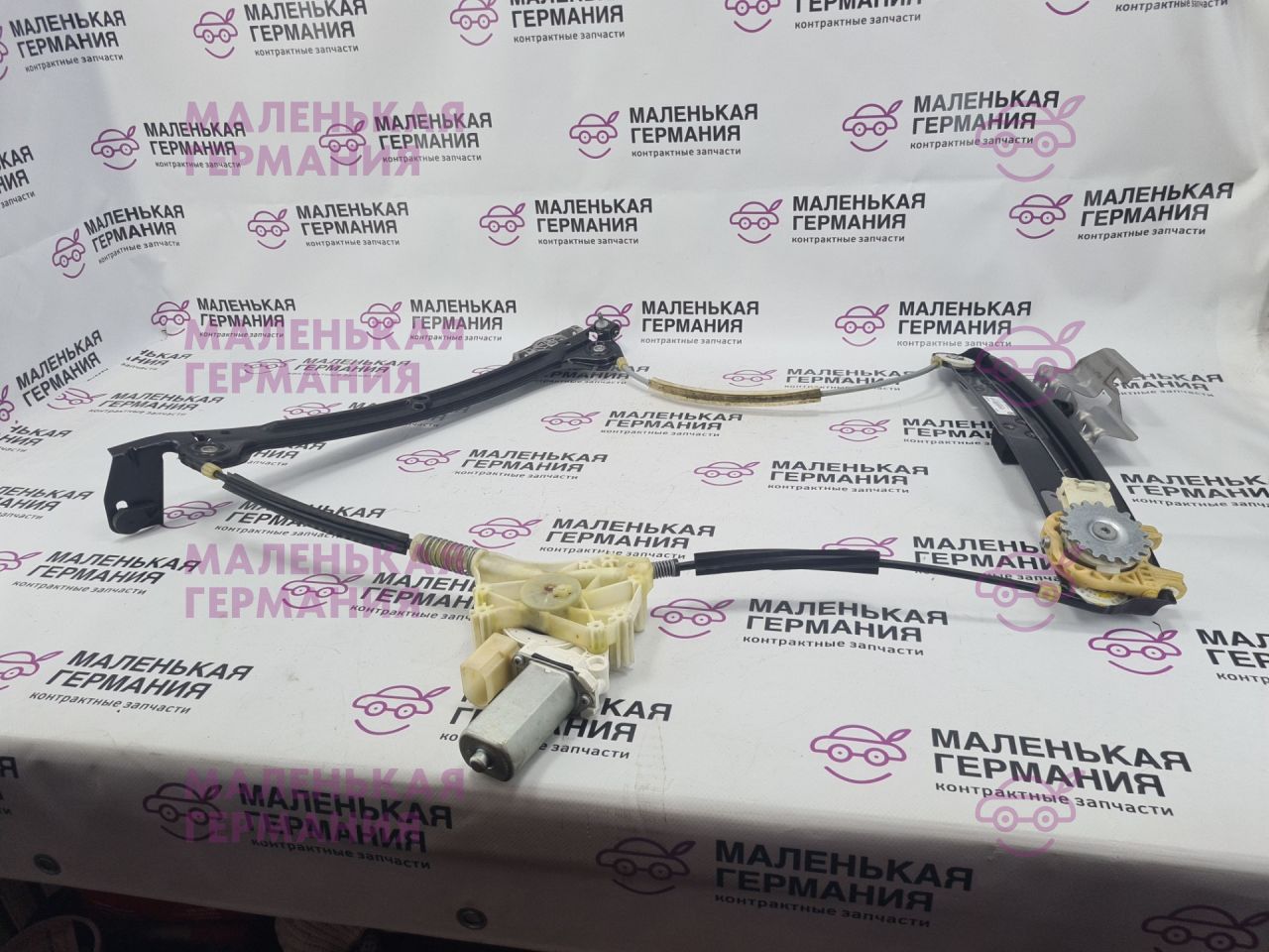 стеклоподъемник задний правый BMW 6 серия F06/F12/F13 2012, 4.4 л., N63 B44 B, бензин, АКПП, alpinweiss 3 (300), хетчбэк 5 дв., задний привод, правый руль, 51357311598, 7311598, 7275400, 67627304522, 7304522 - фото №1