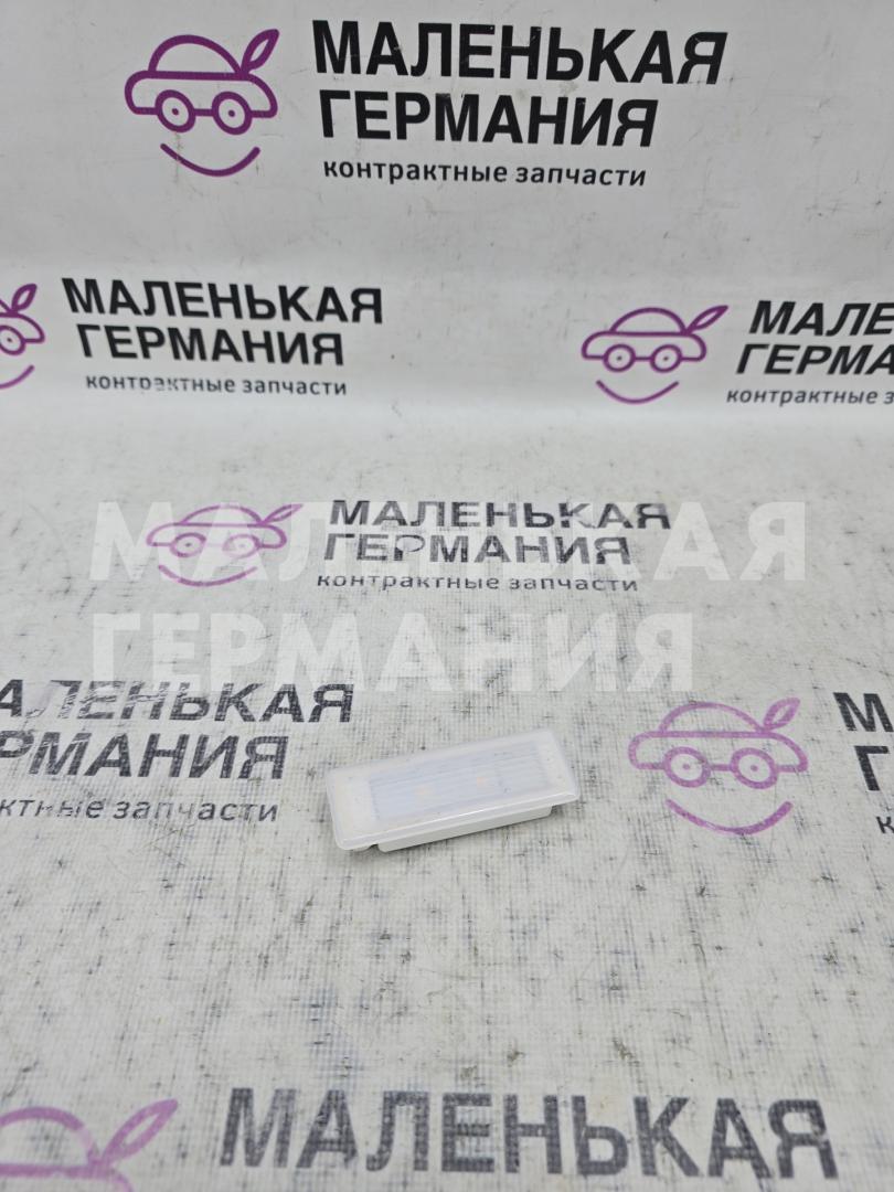 плафон двери BMW 1 серия F20/F21 F20 2013, 3.0 л., N55 B30 A, бензин, АКПП, 300, u300 — alpinweiss iii, хетчбэк 5 дв., задний привод, правый руль, 9270505, 63319270505, 9219490 - фото №1