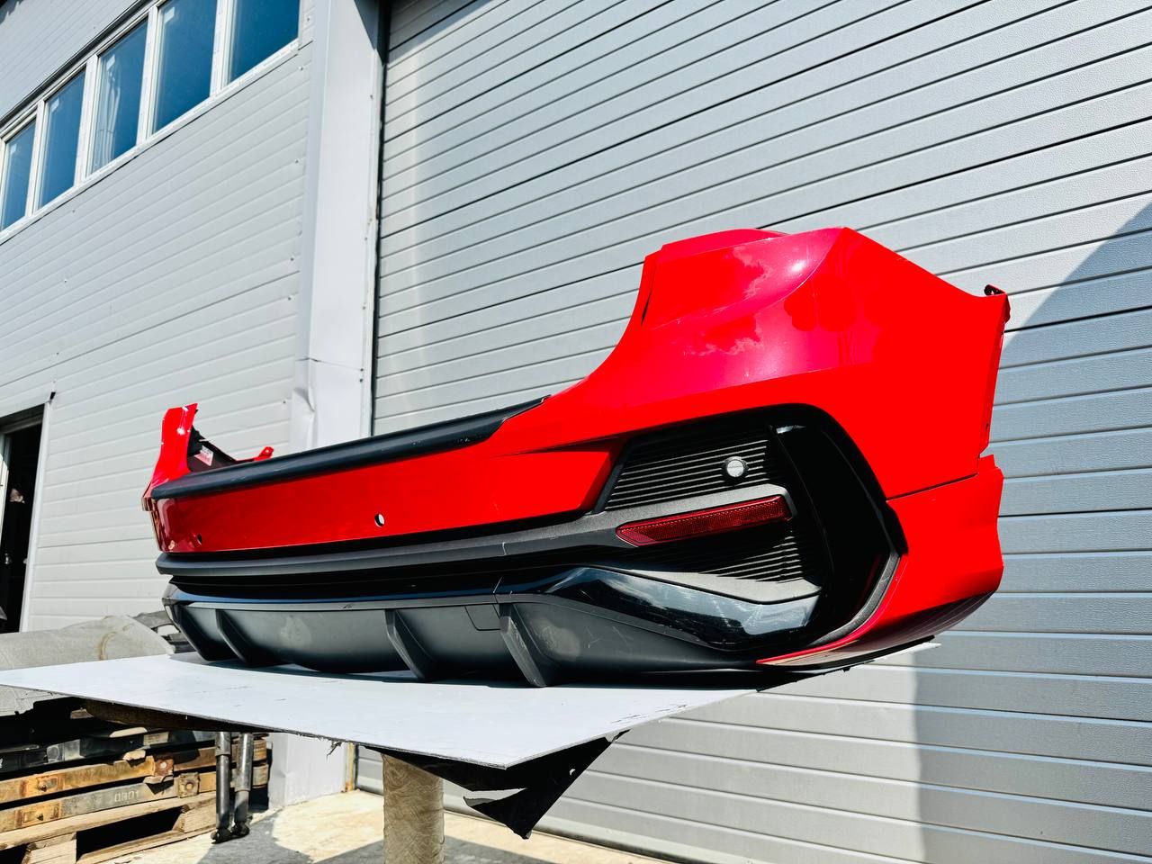 бампер задний Audi Q3 Sportback F3 (2019 - 2026), 83F807852, 83F807851, 83F807521A, 83F807385, 83F807441A, 83F919289A, 83F919290A, 83F919291, 83F919292, 83A807462B - фото №1