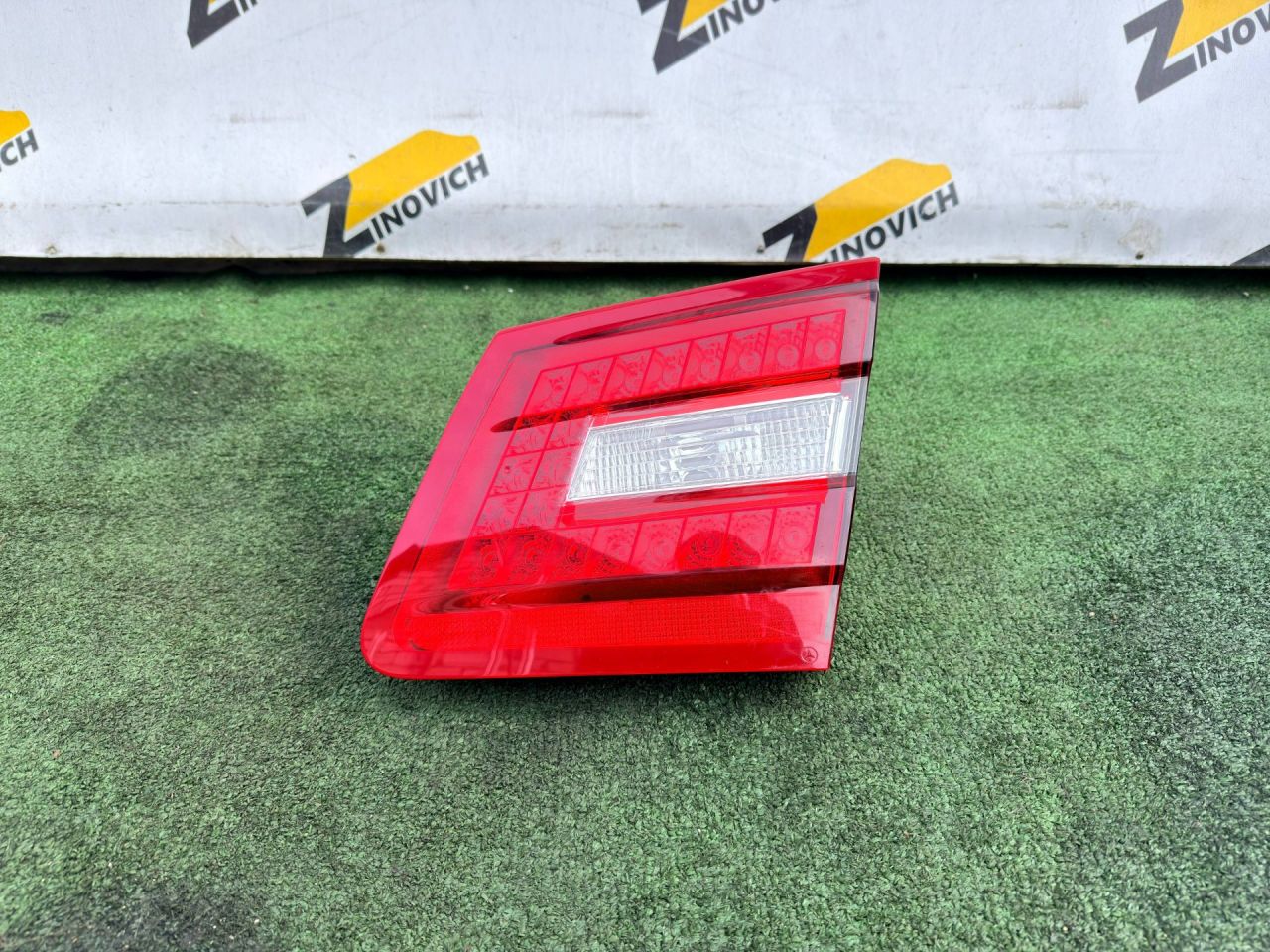фонарь крышки багажника правый Mercedes-Benz E-Класс W212/S212/C207/A207 2011, A2128201064, 2128201064 - фото №1
