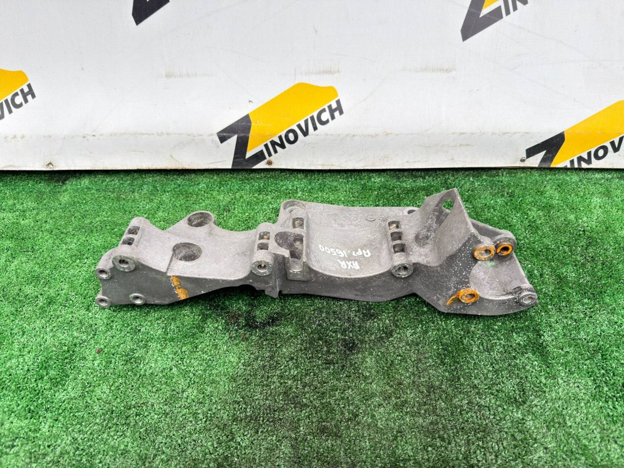 кронштейн генератора Volkswagen Golf 4 поколение (1997 - 2006), 1.9 л., AXR, дизель, R045903143C - фото №1