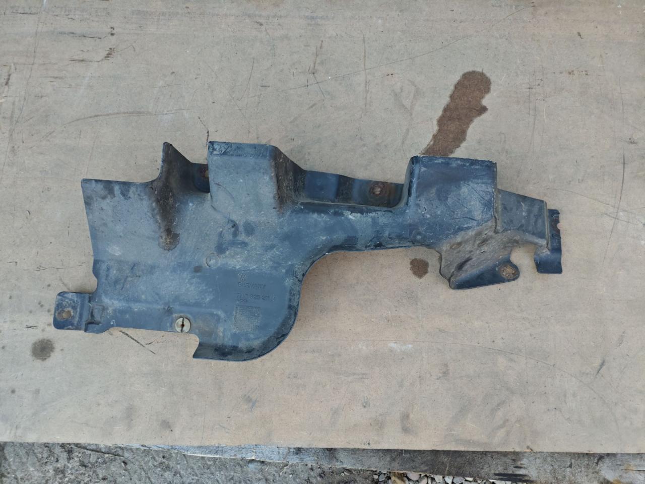 защита днища Volkswagen Transporter T5 2005, 2.5 л., AXD, дизель, МКПП, микроавтобус, 7H0825211C - фото №1