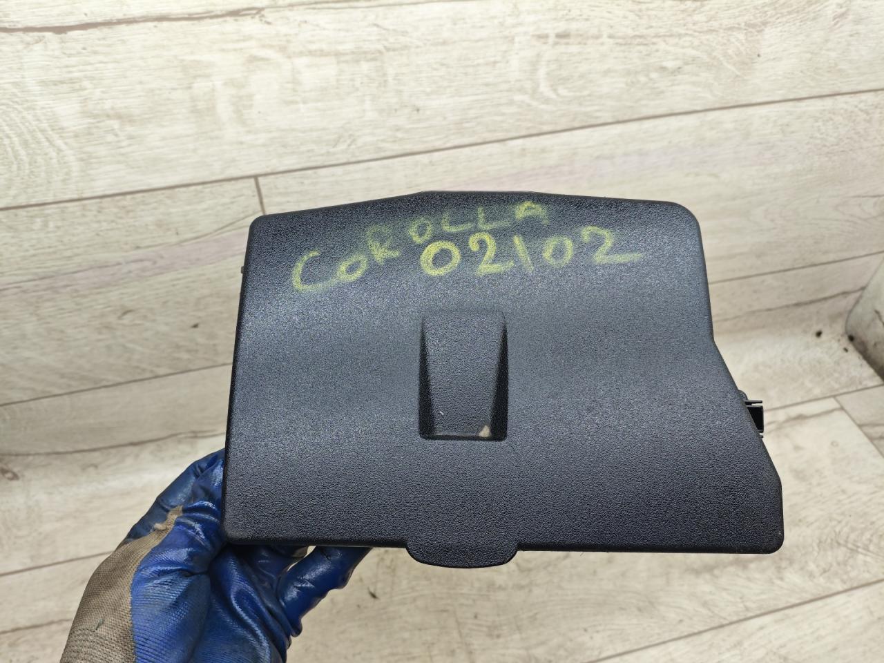 крышка блока предохранителей Toyota Corolla 10 поколение (E140/E150) (2007 - 2010), 1.4 л., 4ZZ-FE, бензин, МКПП, седан, 82662-12270 - фото №1