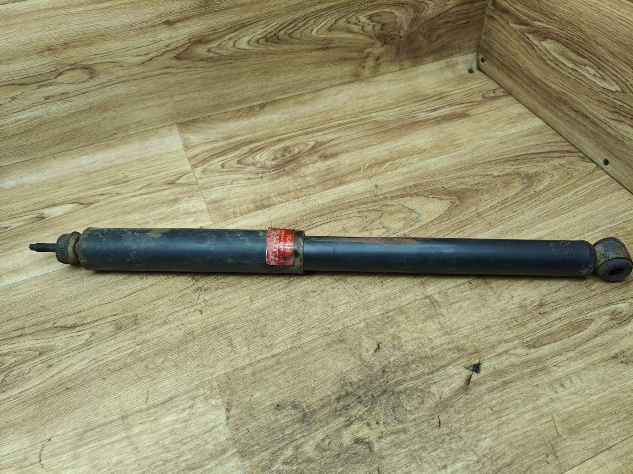 амортизатор задний Toyota Picnic 1 поколение 1999, 2.2 л., 3C-TE, дизель, МКПП, минивэн - фото №1