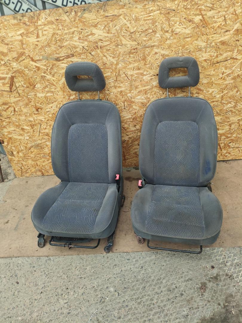 сиденье переднее Toyota Avensis 1 поколение (T220) 2000, 2.0 л., 2C-TE, дизель, МКПП, седан - фото №1