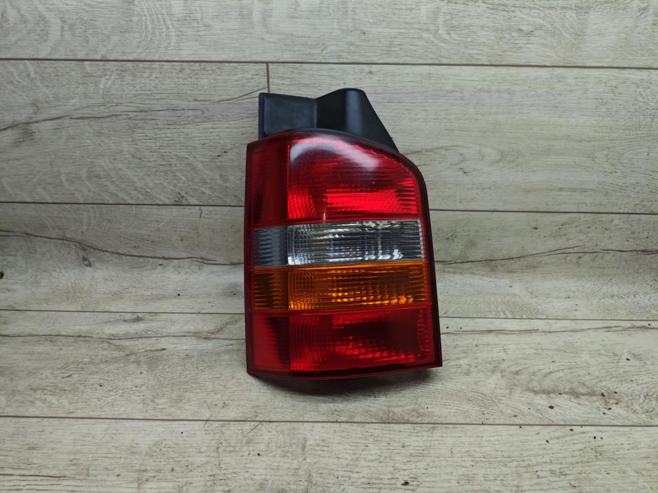 фонарь задний левый Volkswagen Transporter T5 2005, 2.5 л., AXD, дизель, МКПП, микроавтобус, 7H0945095G - фото №1