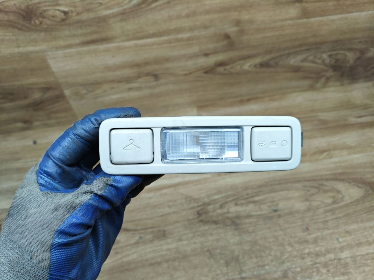 фонарь салона (плафон) Land Rover Range Rover Evoque L538 2012, 2.2 л., 224DT, дизель, МКПП, внедорожник 5 дв. - фото №1