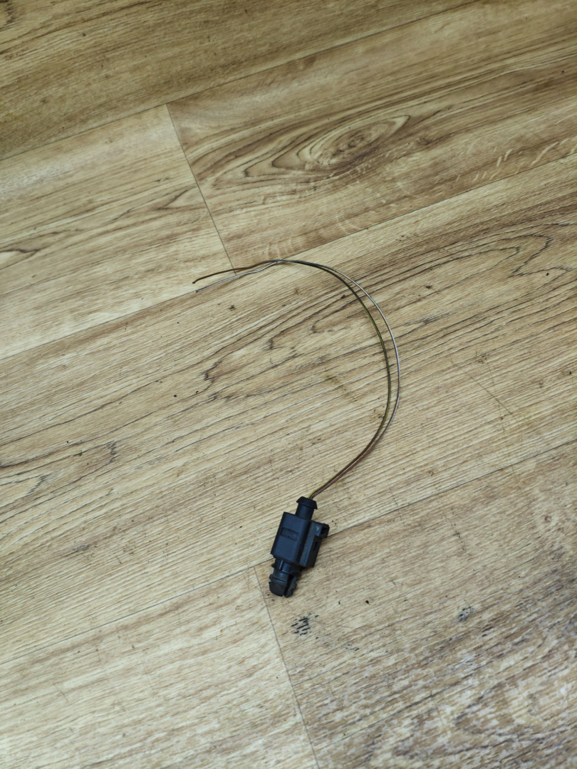 датчик температуры Skoda Octavia 2 поколение (A5) 2006, 1.6 л., BGU, бензин, МКПП, лифтбэк - фото №1