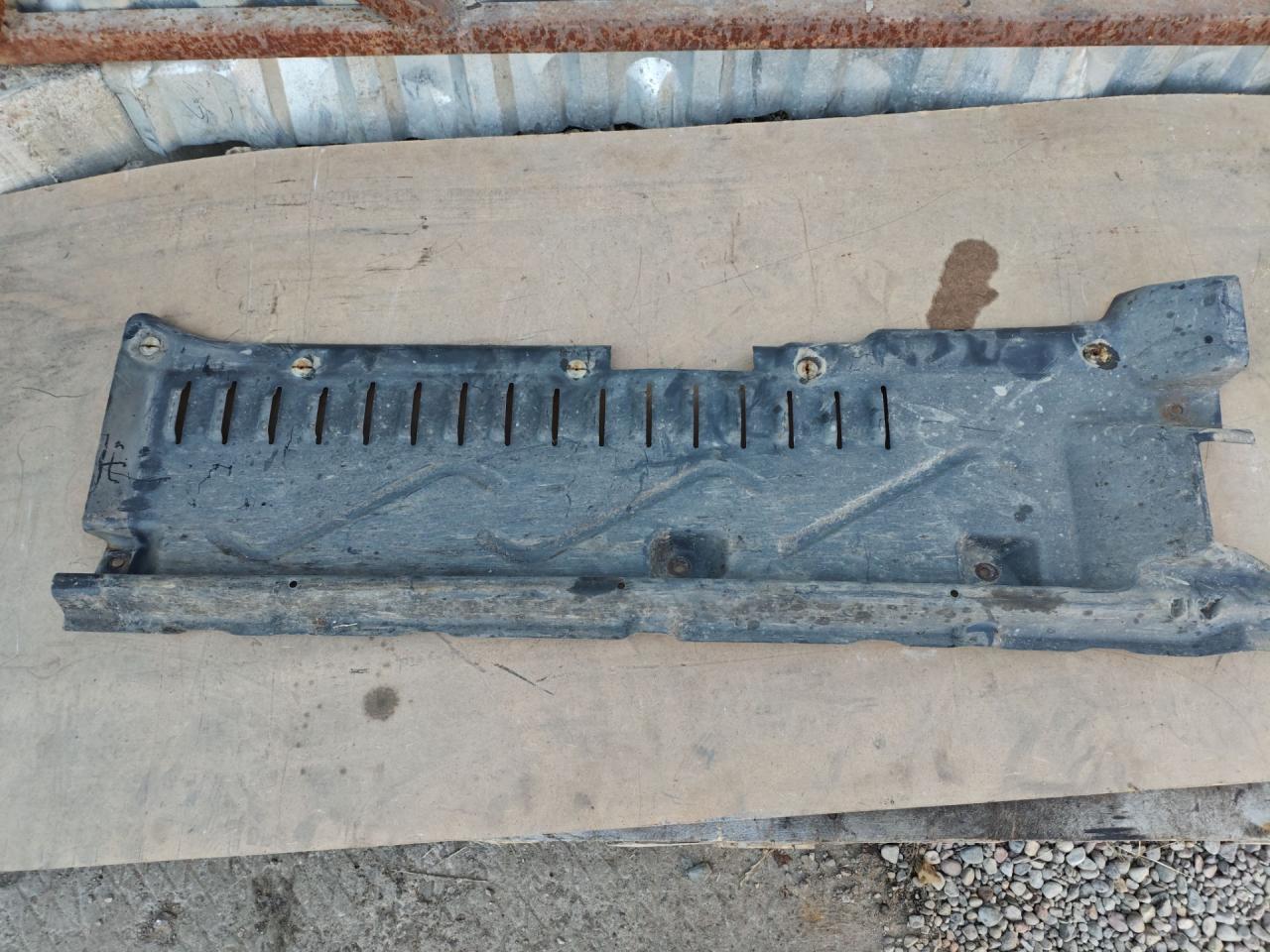 защита днища Volkswagen Transporter T5 2005, 2.5 л., AXD, дизель, МКПП, микроавтобус, 7H0825210E - фото №1