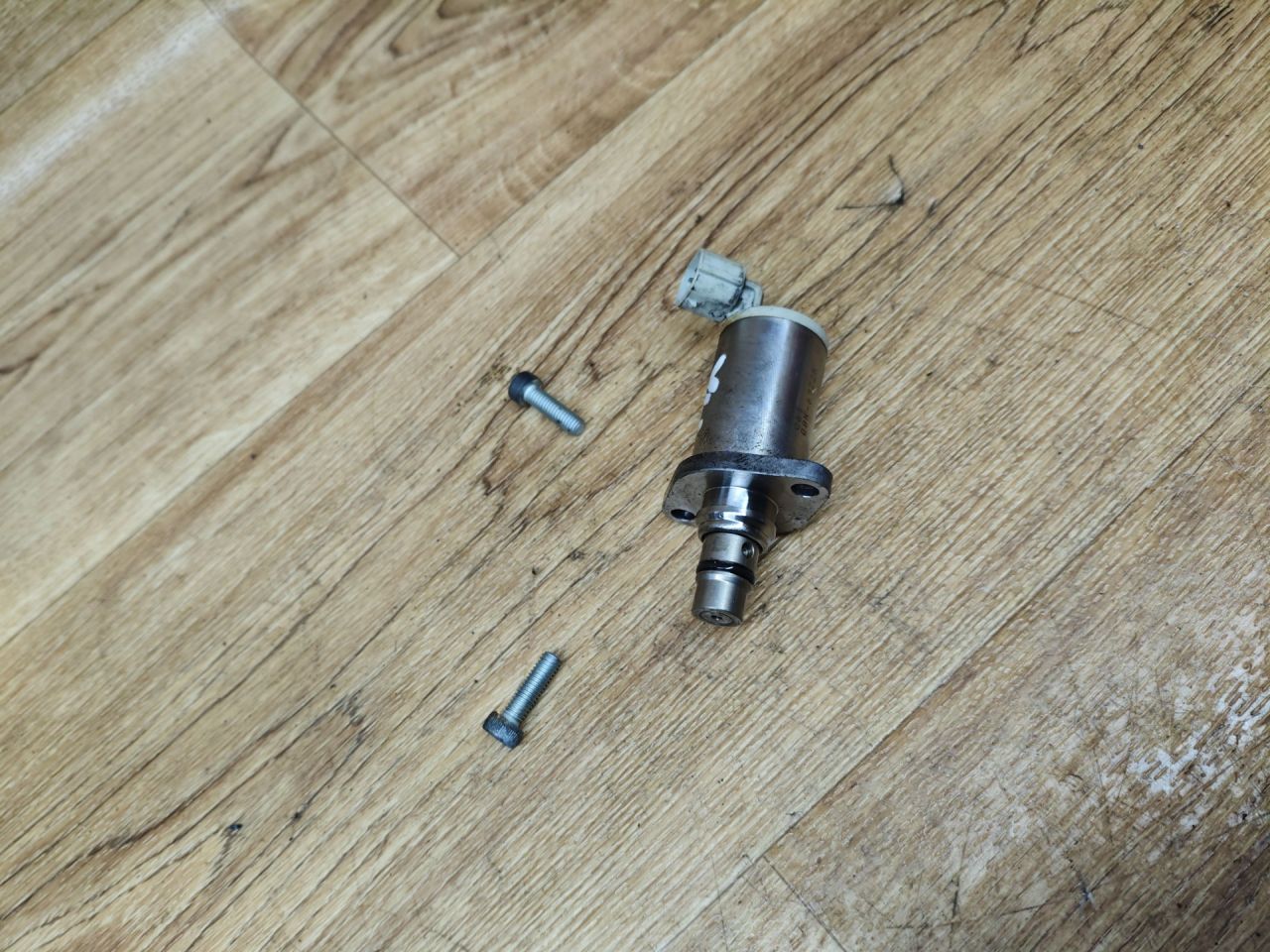 pегулятор давления топлива Toyota Avensis 3 поколение (T270) 2010, 2.0 л., 1AD-FTV, дизель, МКПП, седан, 061, 08K-67725 - фото №1