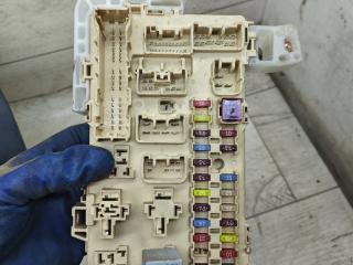 блок предохранителей Toyota Corolla Verso 1 поколение [рестайлинг] 2005, 2.0 л., 1CD-FTV, дизель, МКПП, минивэн, 89221-0F010