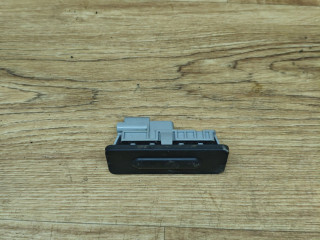 кнопка открытия багажника Lada Vesta 1 поколение 2021, 1.6 л., H4M, бензин, вариатор, универсал, 906069264R