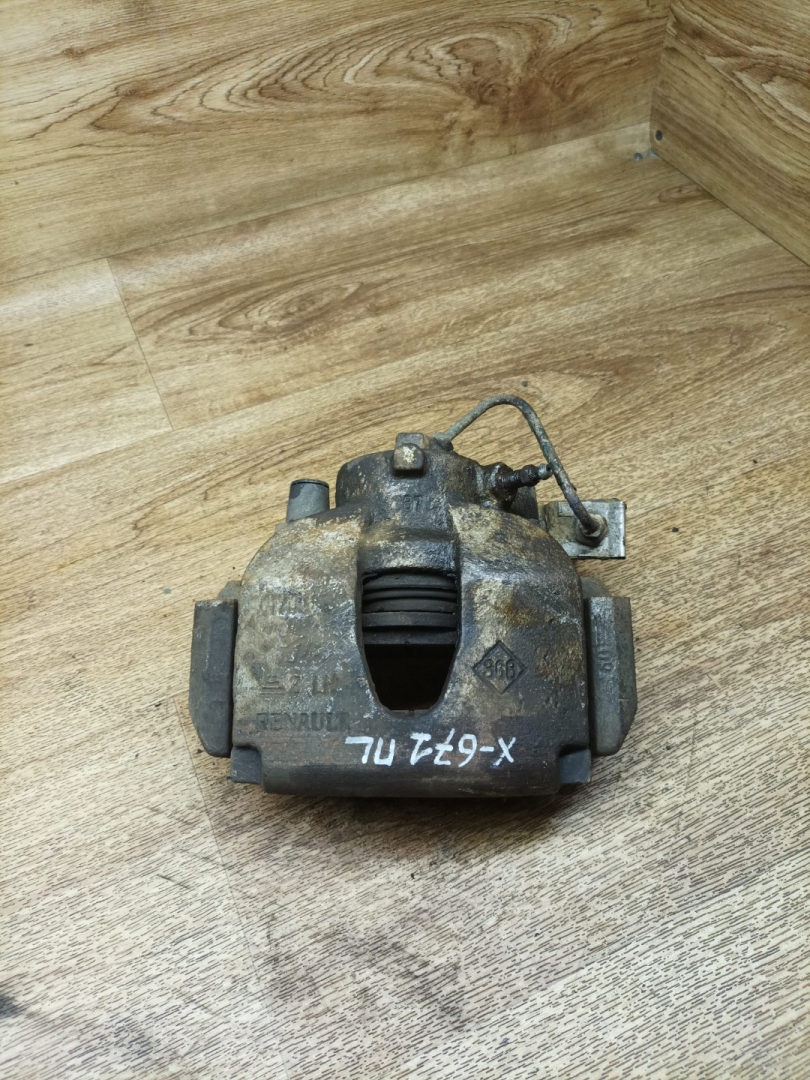 суппорт передний левый Renault Laguna 2 поколение 2002, 3.0 л., L7X 731, бензин, АКПП, хетчбэк 5 дв. - фото №1