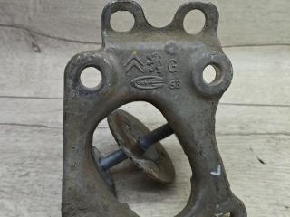 Кронштейн балки Peugeot 5008 1 поколение [рестайлинг] (2013 - 2016), 1.6 л., дизель, МКПП, минивэн, 9684349480