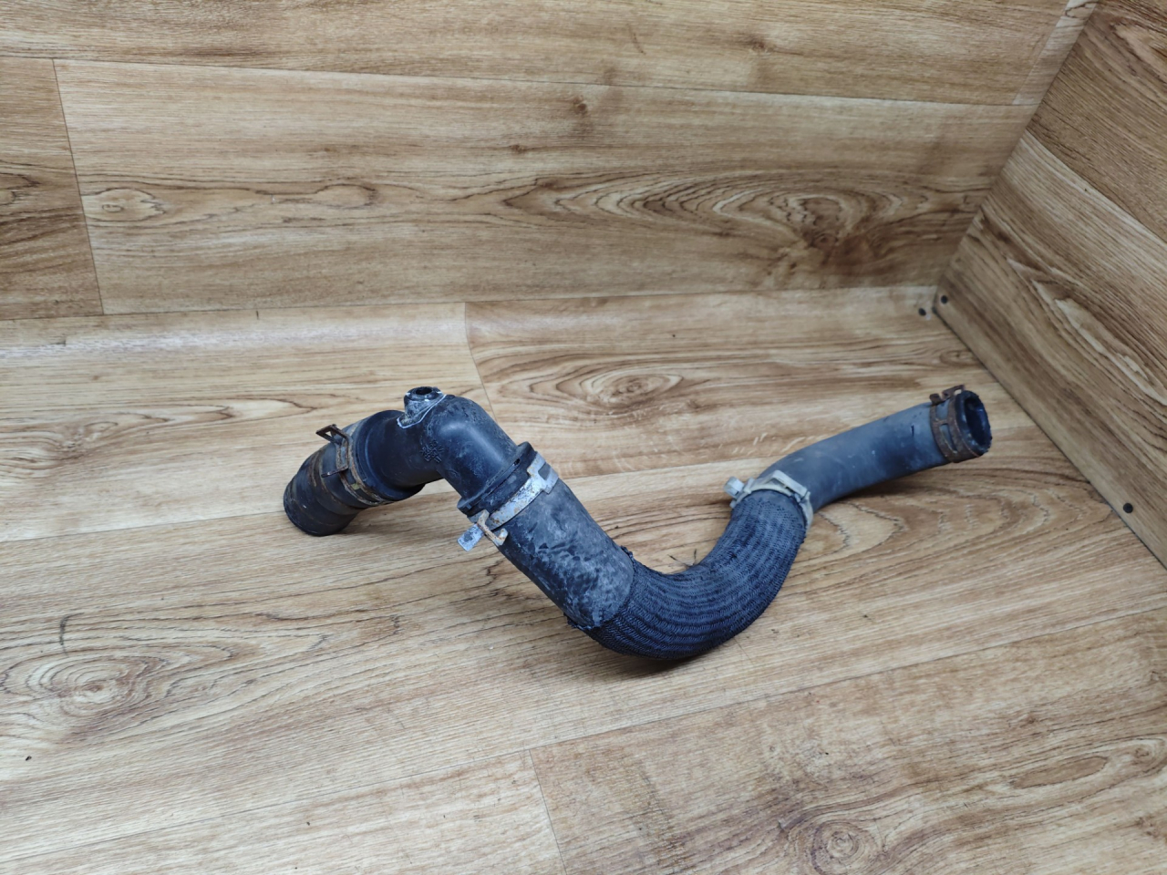 патрубок радиатора Toyota Avensis 3 поколение (T270) 2010, 2.0 л., 1AD-FTV, дизель, МКПП, седан - фото №1