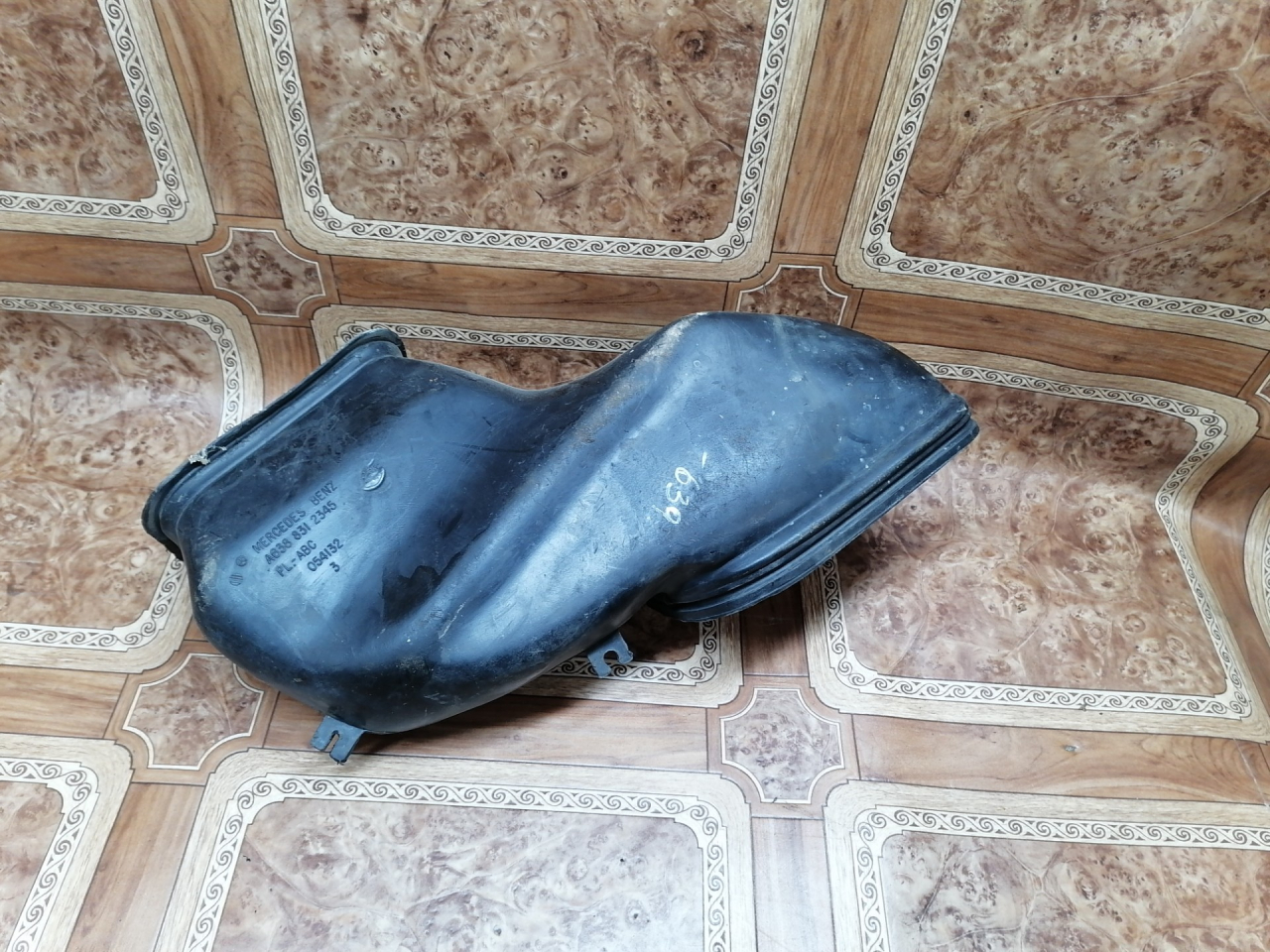 воздухозаборник Mercedes-Benz Vito W638 1998, 2.3 л., дизель, МКПП, микроавтобус, A6388312345 - фото №1