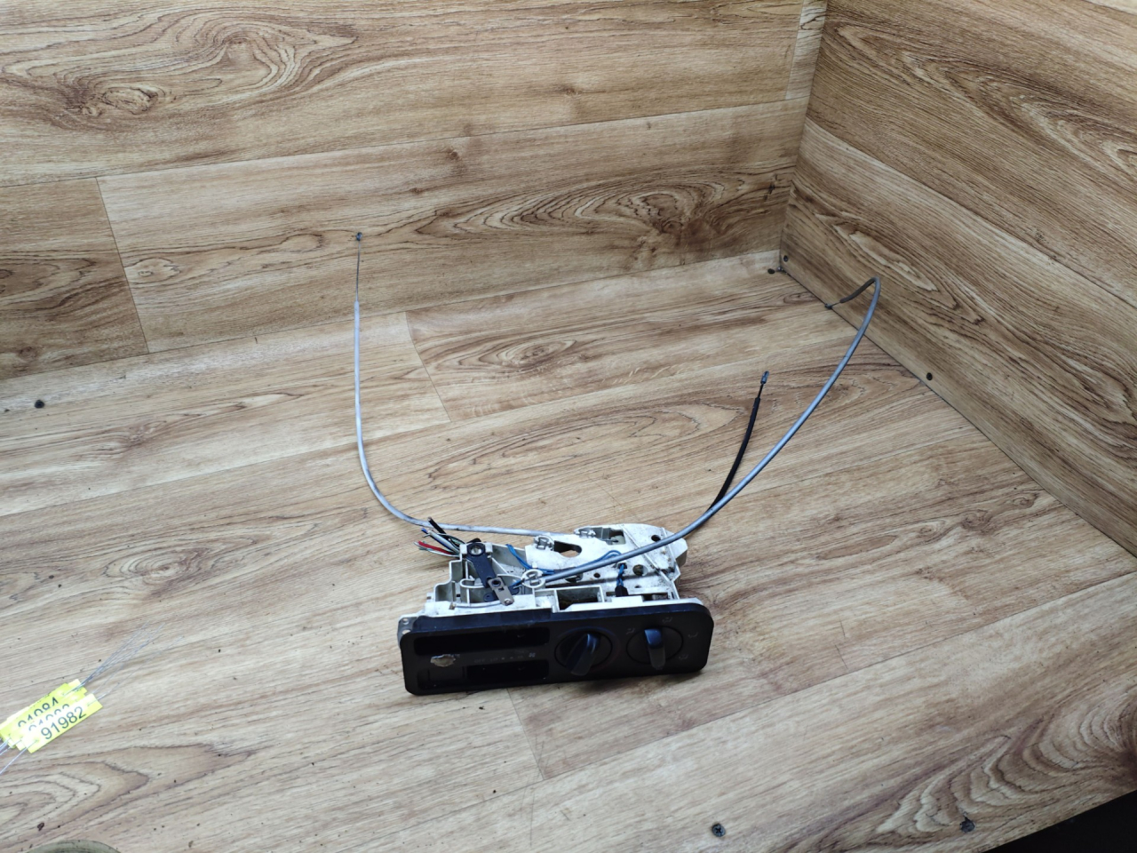 блок управления печки / климат-контроля Toyota Picnic 1 поколение 1999, 2.2 л., 3C-TE, дизель, МКПП, минивэн - фото №1