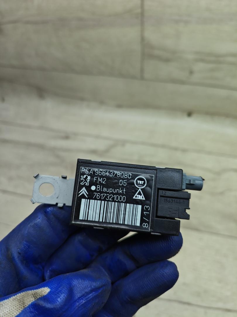 усилитель антенны Peugeot 5008 1 поколение 2013, 1.6 л., 9H05, дизель, МКПП, минивэн, 7617321000, 9664378080 - фото №1