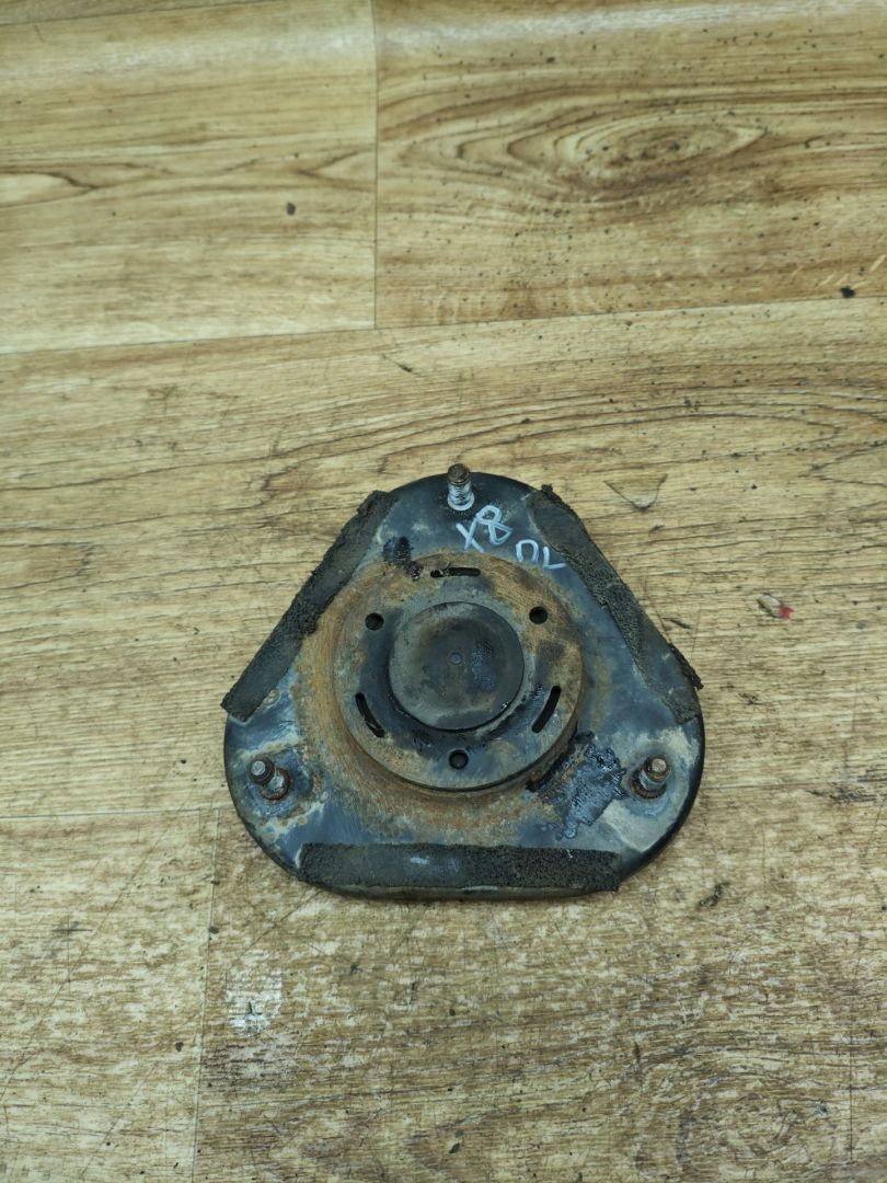 опора амортизатора верхняя (чашка) Toyota Corolla 9 поколение (E120/E130) 2002, 1.4 л., 4ZZ-FE, бензин, МКПП, хетчбэк 5 дв. - фото №1