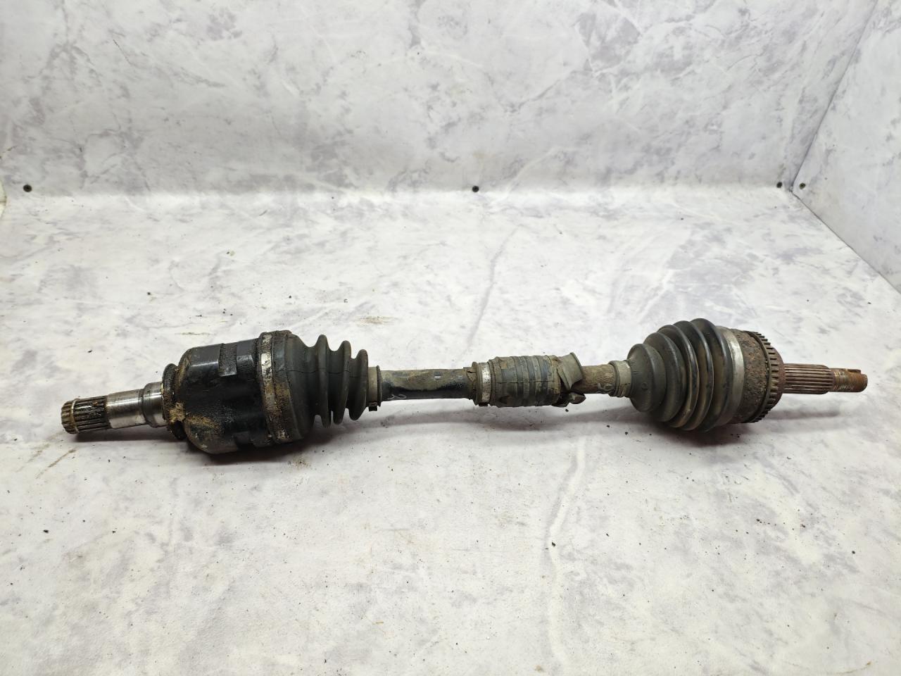 полуось передняя левая (приводной вал, ШРУС) Toyota Avensis 2 поколение (T250) 2006, 1.8 л., бензин, МКПП, седан - фото №1