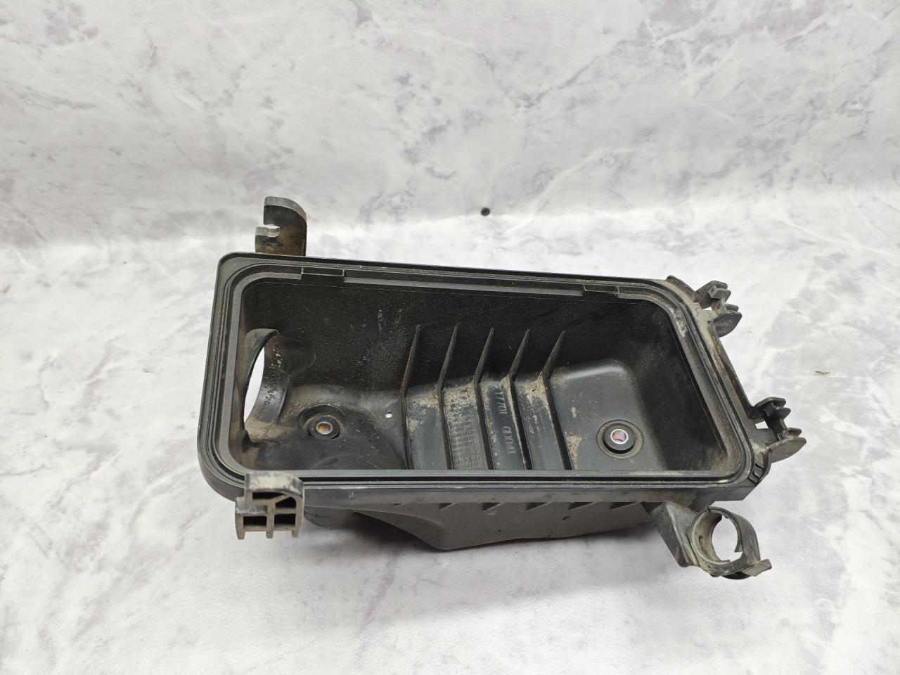 корпус воздушного фильтра Toyota Avensis 2 поколение (T250) 2006, 1.8 л., бензин, МКПП, седан, 17701-0D041 - фото №1