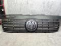 решетка радиатора Volkswagen Transporter T5 2006, 2.5 л., BNZ, дизель, АКПП, микроавтобус, 7H0807101, 7H0807105 - фото №2