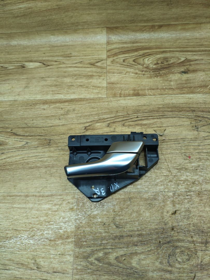 ручка внутренняя задняя правая Land Rover Range Rover Evoque L538 2012, 2.2 л., 224DT, дизель, МКПП, внедорожник 5 дв. - фото №1