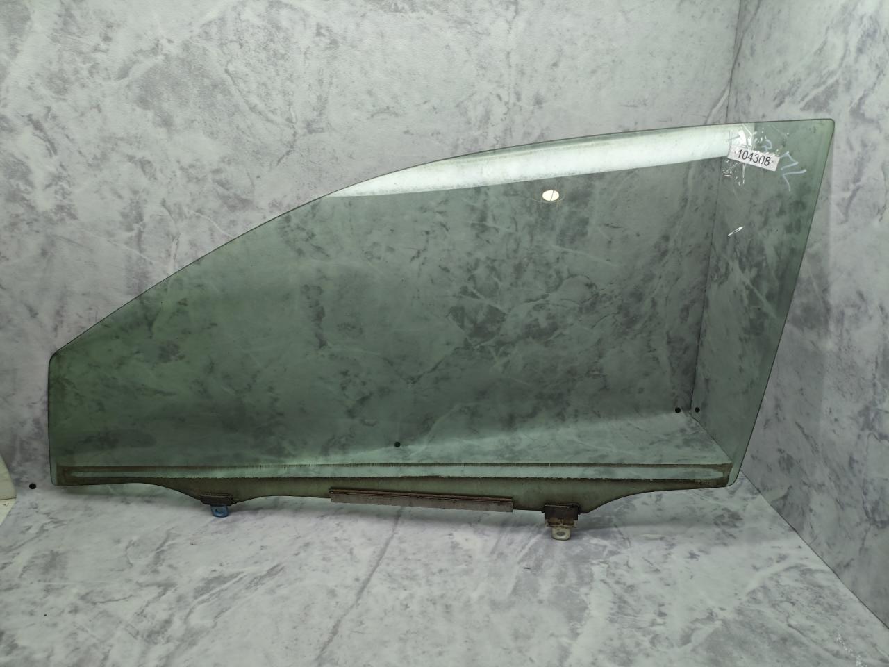 стекло двери передней левой Toyota Corolla 10 поколение (E140/E150) (2007 - 2010), 1.4 л., 4ZZ-FE, бензин, МКПП, седан - фото №1