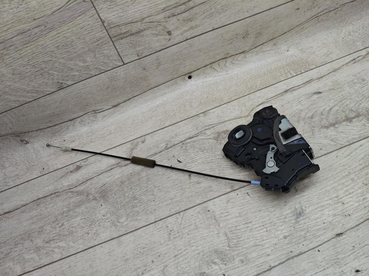 замок двери передней правой Toyota Corolla 10 поколение (E140/E150) (2007 - 2010), 1.4 л., 4ZZ-FE, бензин, МКПП, седан - фото №1