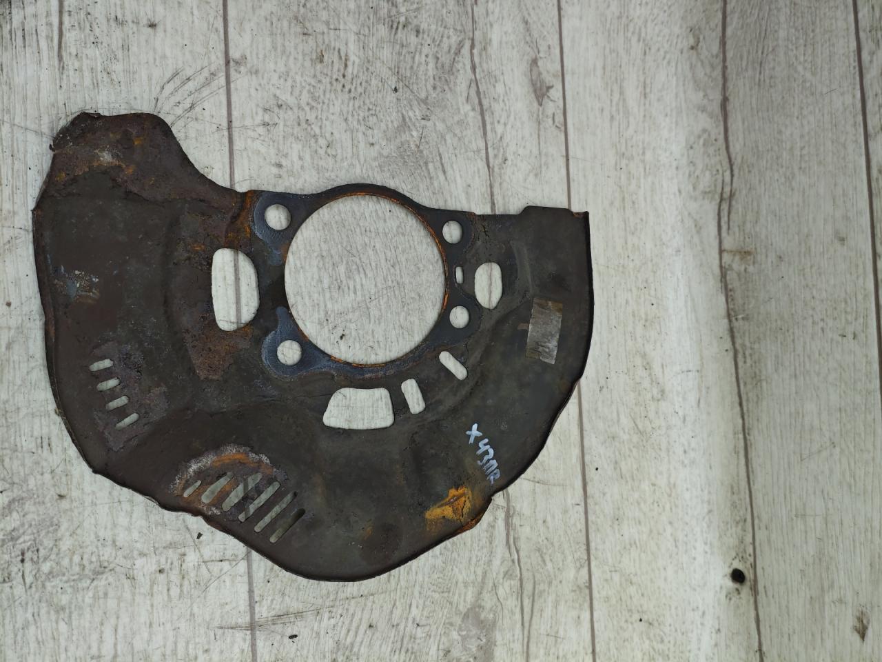 защитный кожух тормозного механизма Toyota Corolla 10 поколение (E140/E150) (2007 - 2010), 1.4 л., 4ZZ-FE, бензин, МКПП, седан - фото №1
